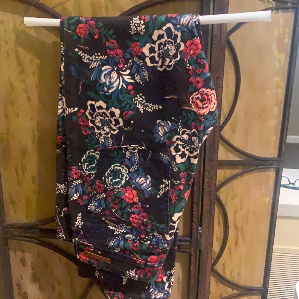 Patterned jeans